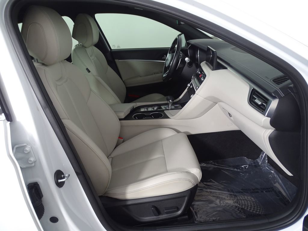 Used 2024 Genesis G70 2.5T image 16