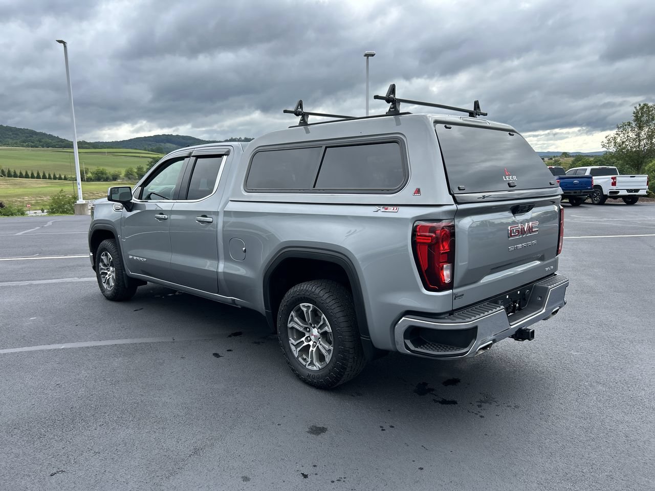 Used 2023 GMC Sierra 1500 SLE AWD/4WD image 5