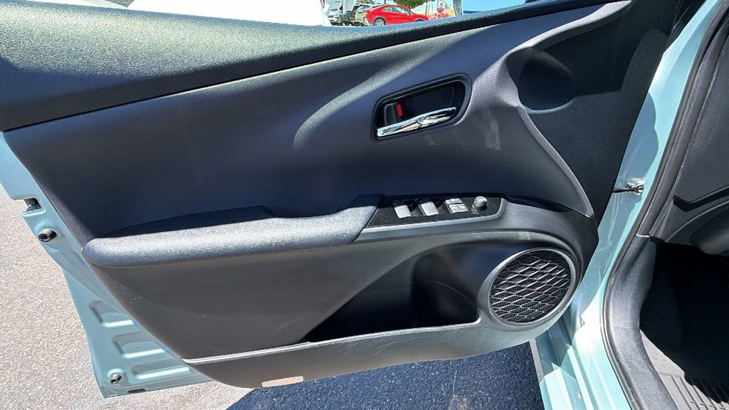 Used 2022 Toyota Prius LE FWD image 19