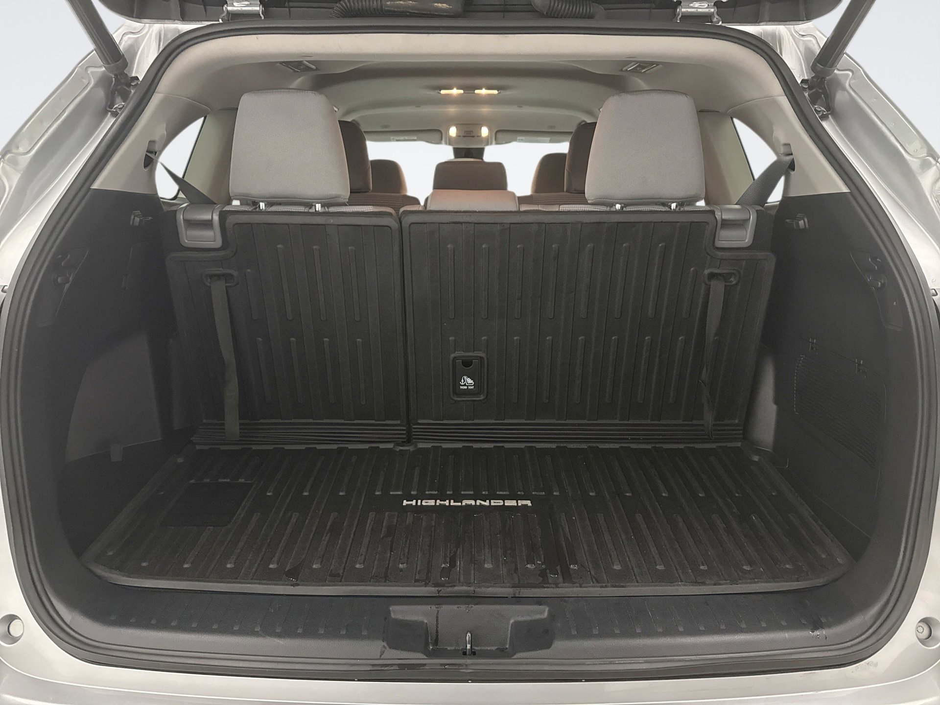 Used 2023 Toyota Highlander LE image 21