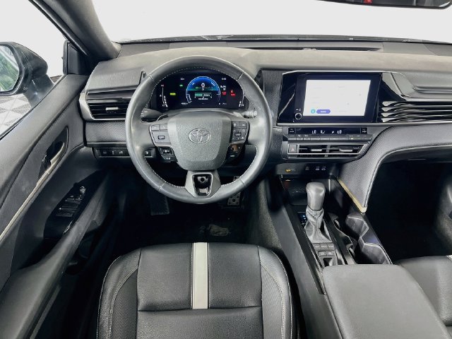 Used 2025 Toyota Camry SE FWD image 11