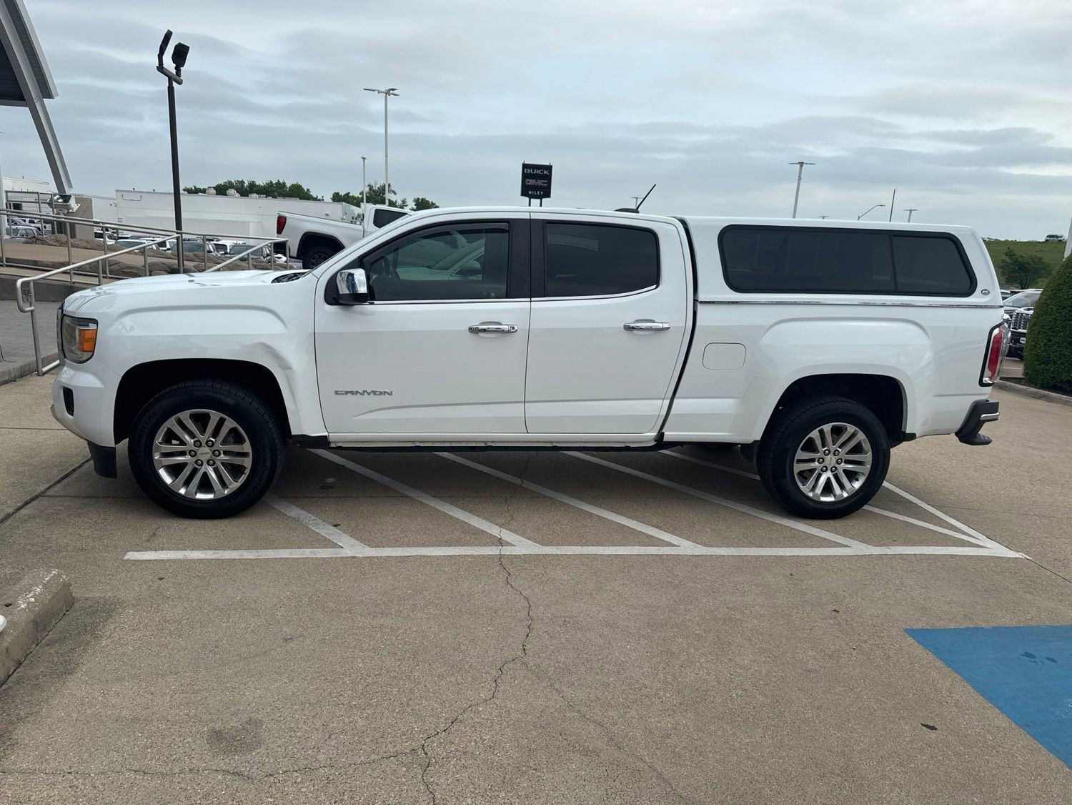 Used 2018 GMC Canyon SLT w/ Trailering Package RWD image 2