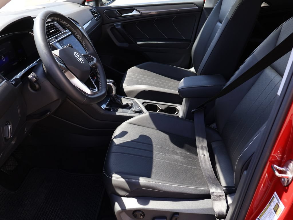 Certified 2023 Volkswagen Tiguan SE w/ Panoramic Sunroof Package AWD/4WD image 42