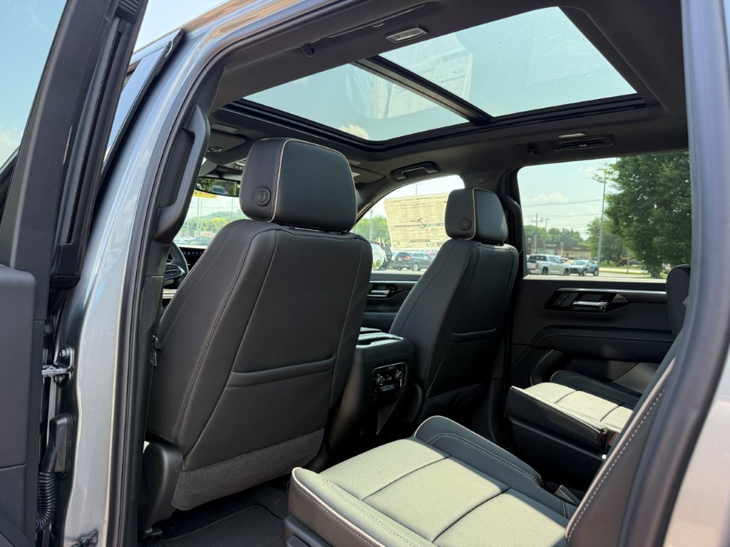New 2026 Chevrolet Suburban Premier w/ Sun And Tow Package AWD/4WD image 15