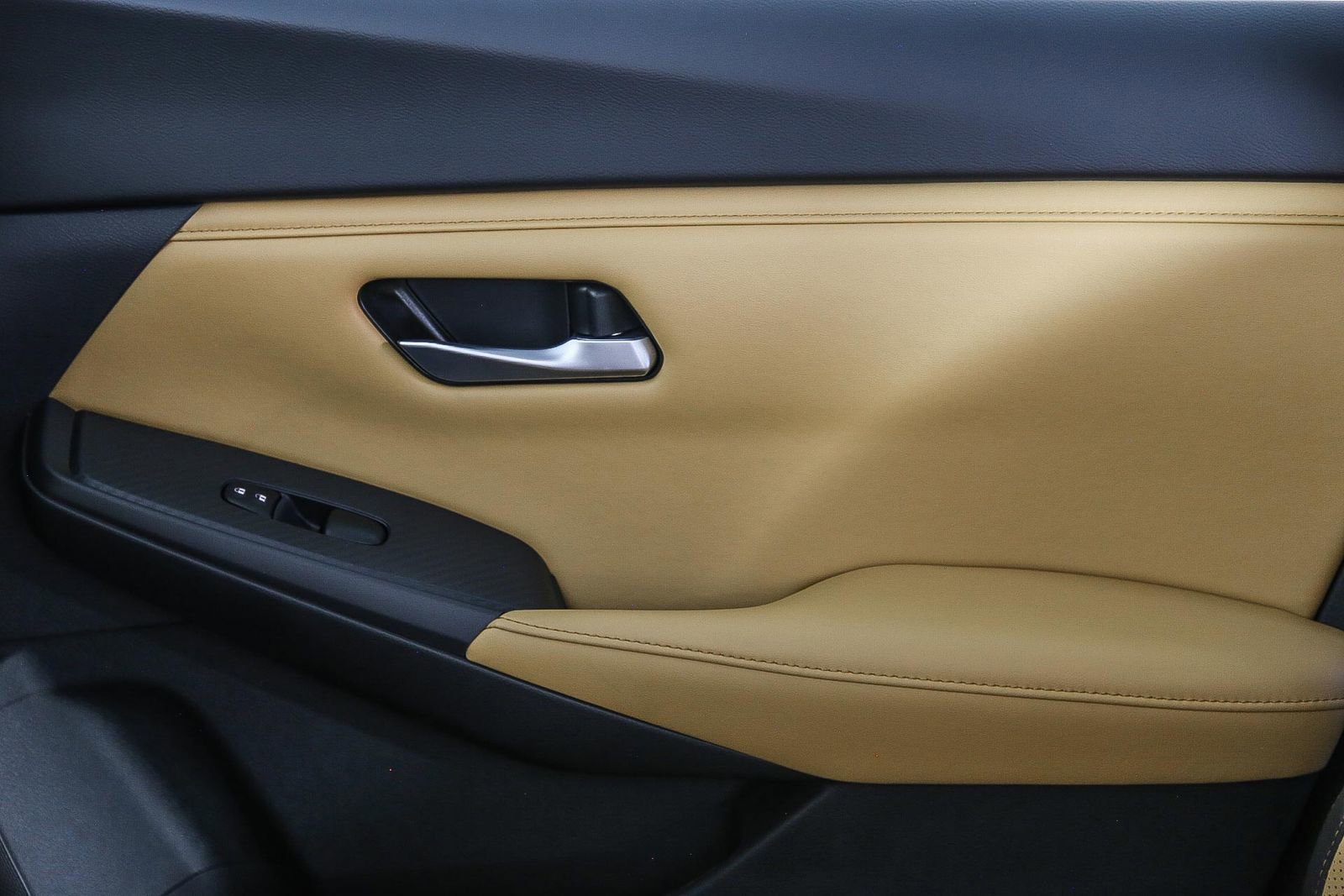 Used 2025 Nissan Sentra SV w/ SV Premium Package image 21