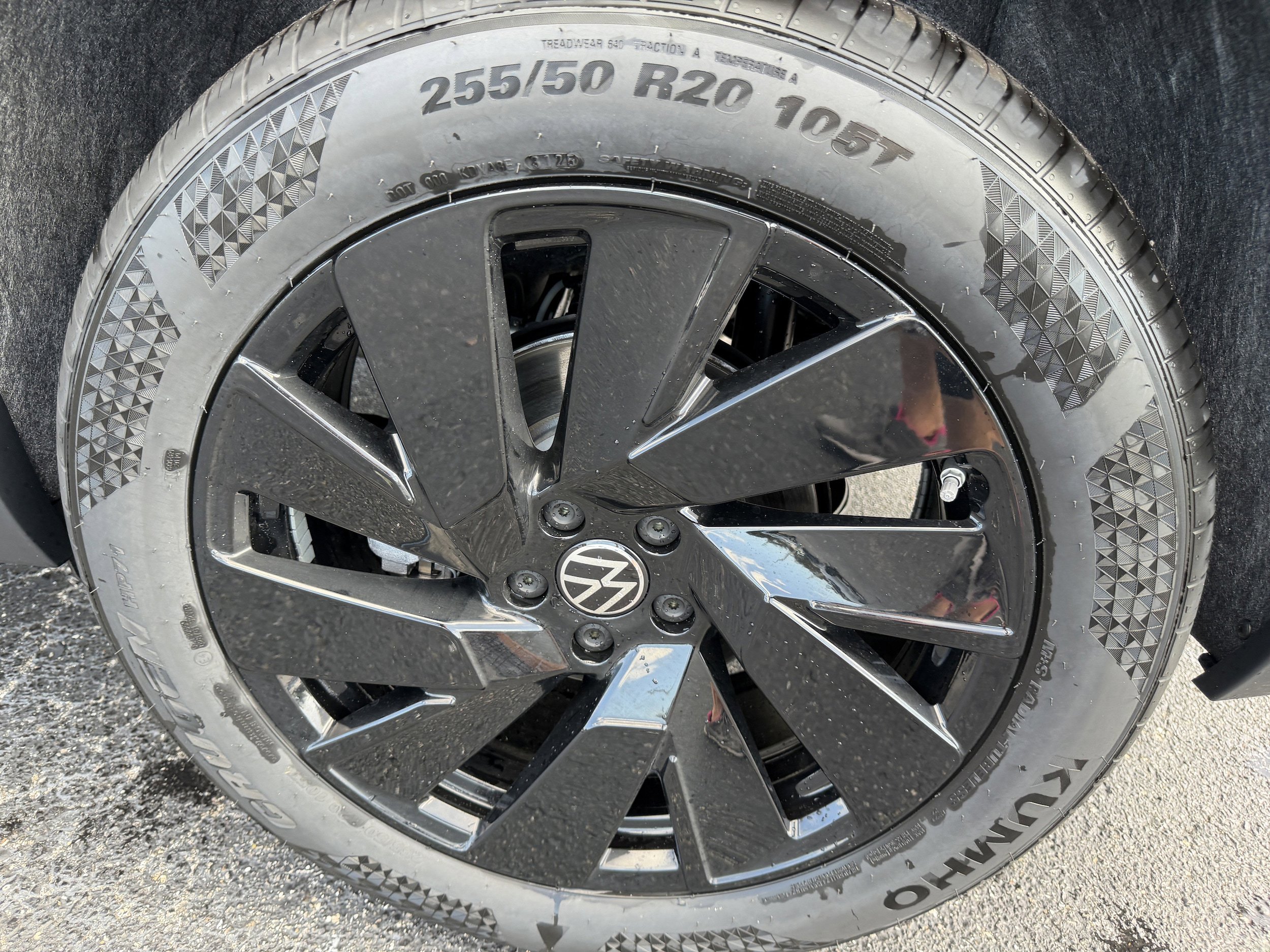 New 2026 Volkswagen Atlas Cross Sport SE FWD image 29