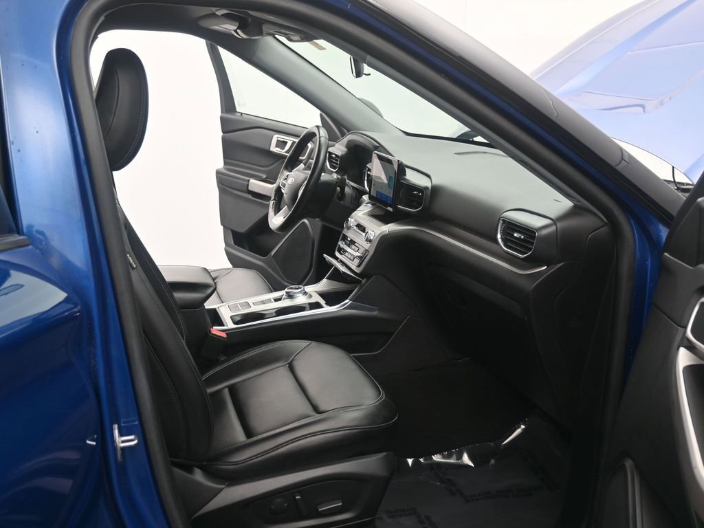 Used 2023 Ford Explorer XLT w/ Equipment Group 202A image 13