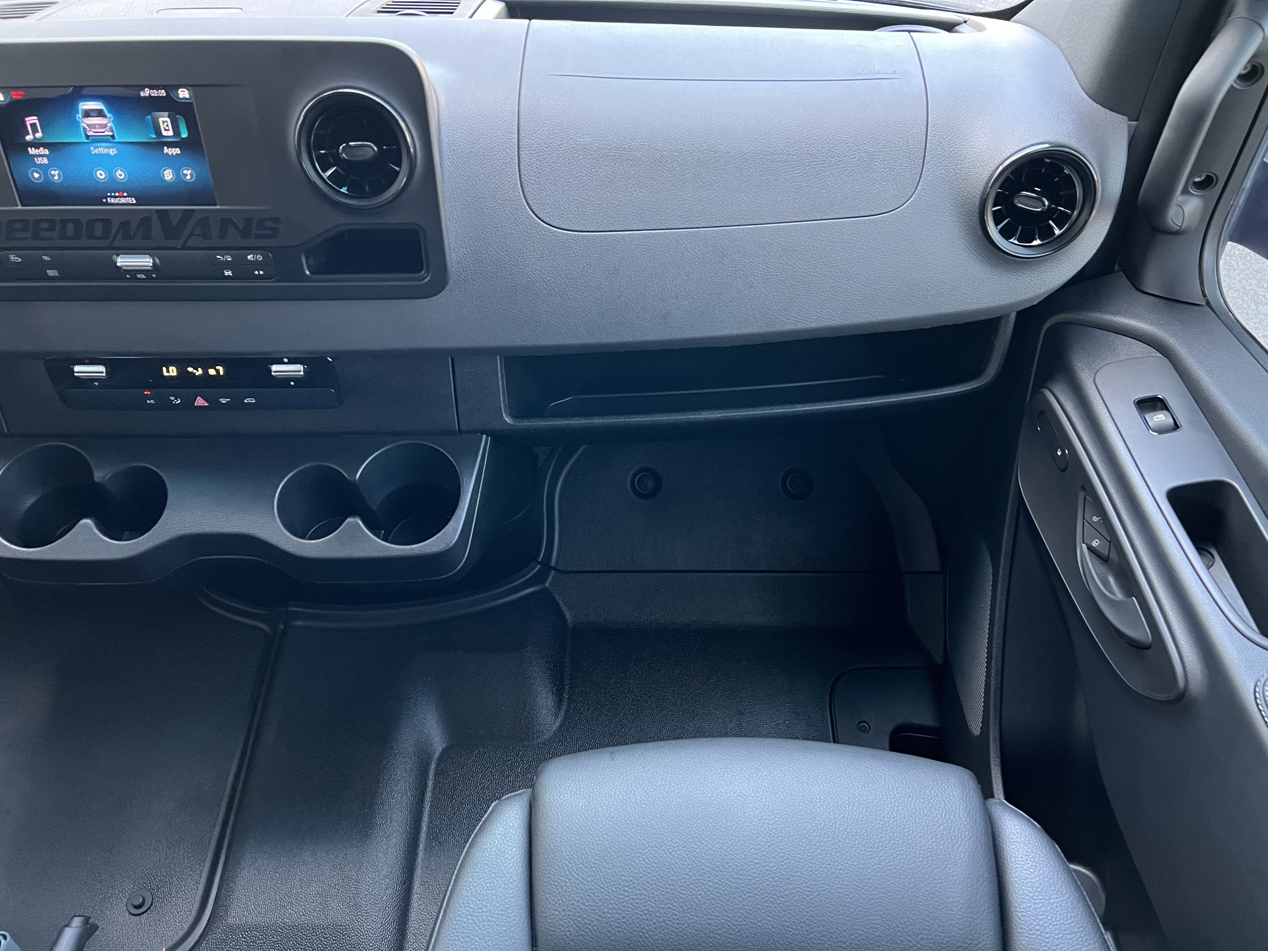 Used 2022 Mercedes-Benz Sprinter 2500 image 36