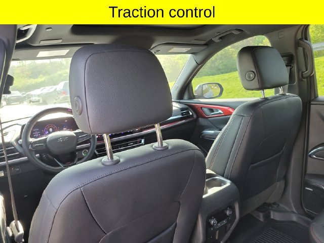 Used 2024 Chevrolet Traverse RS AWD/4WD image 28
