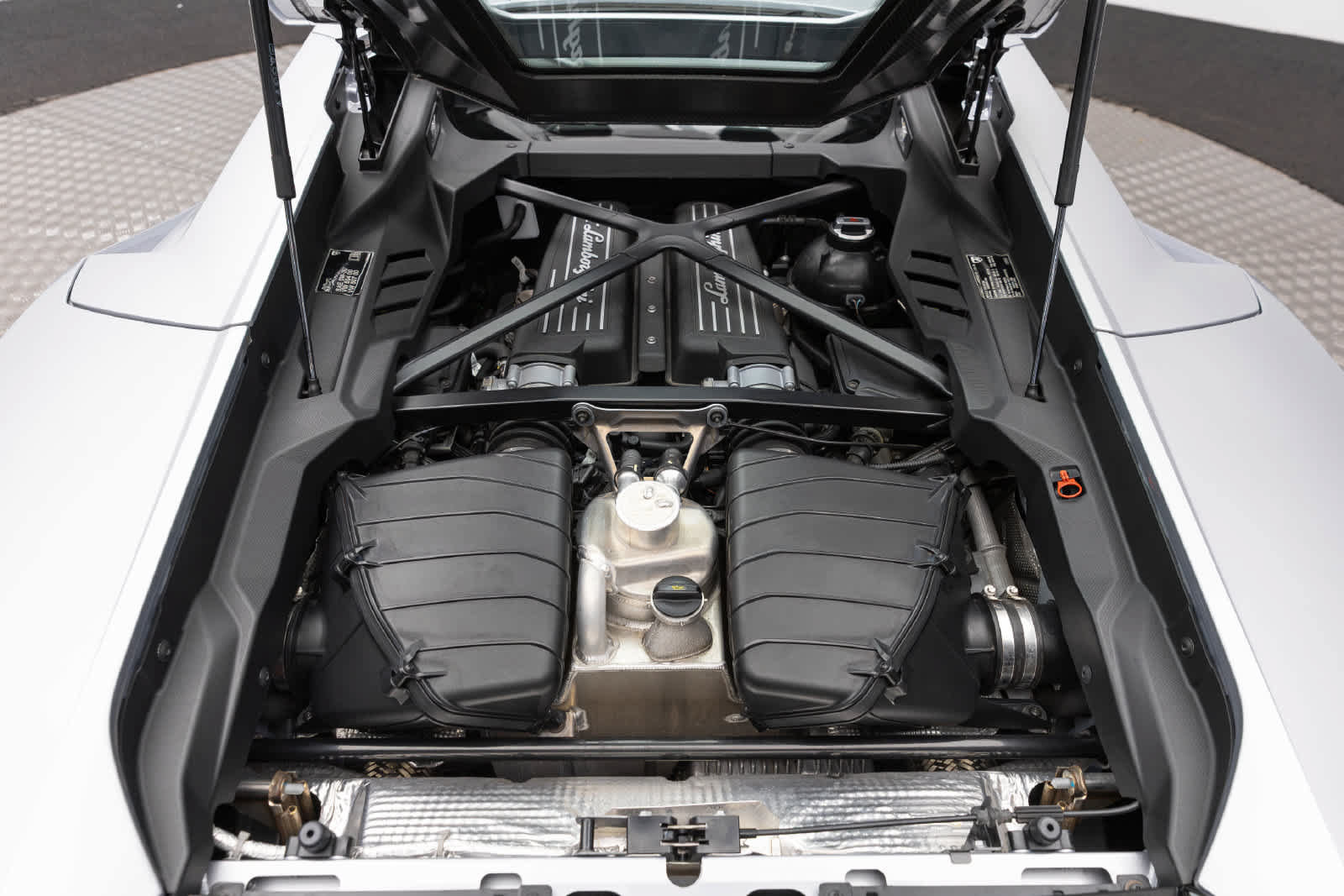 Used 2023 Lamborghini Huracan Tecnica RWD image 13