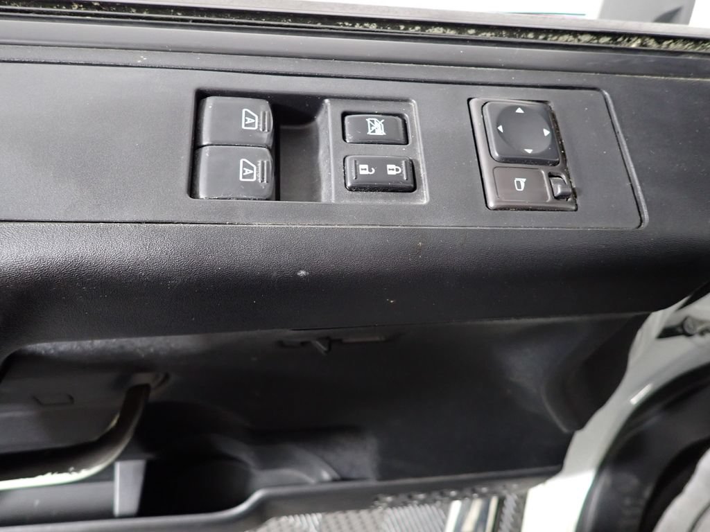 Used 2011 Nissan Titan SV w/ SV Value Truck Pkg AWD/4WD image 18