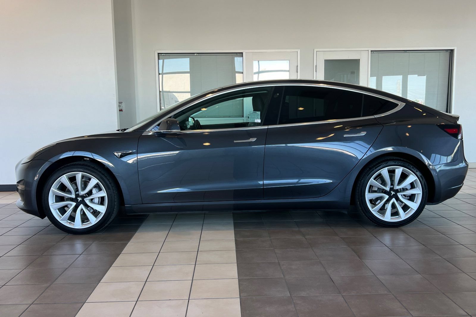 Used 2018 Tesla Model 3 Long Range RWD image 7