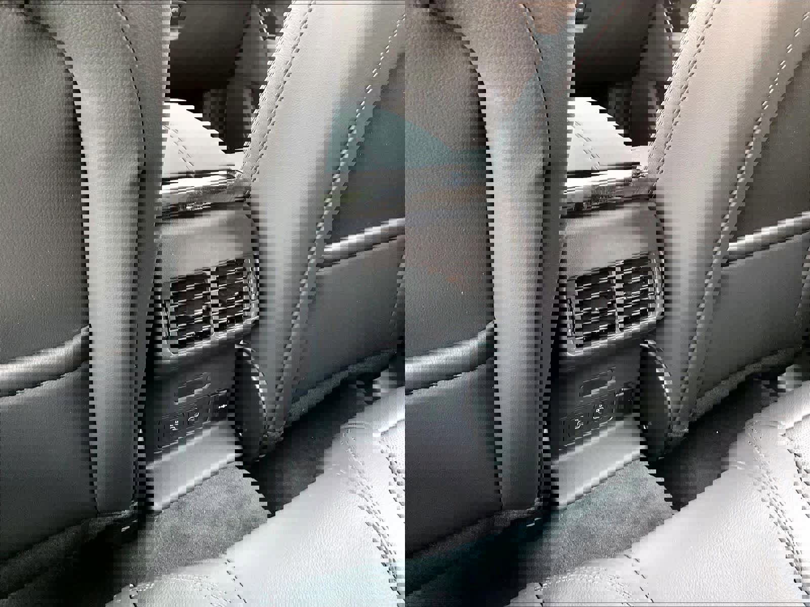 New 2026 Land Rover Range Rover Velar Dynamic SE image 16