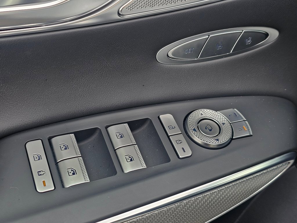 Certified 2025 Genesis GV70 3.5T Sport image 32