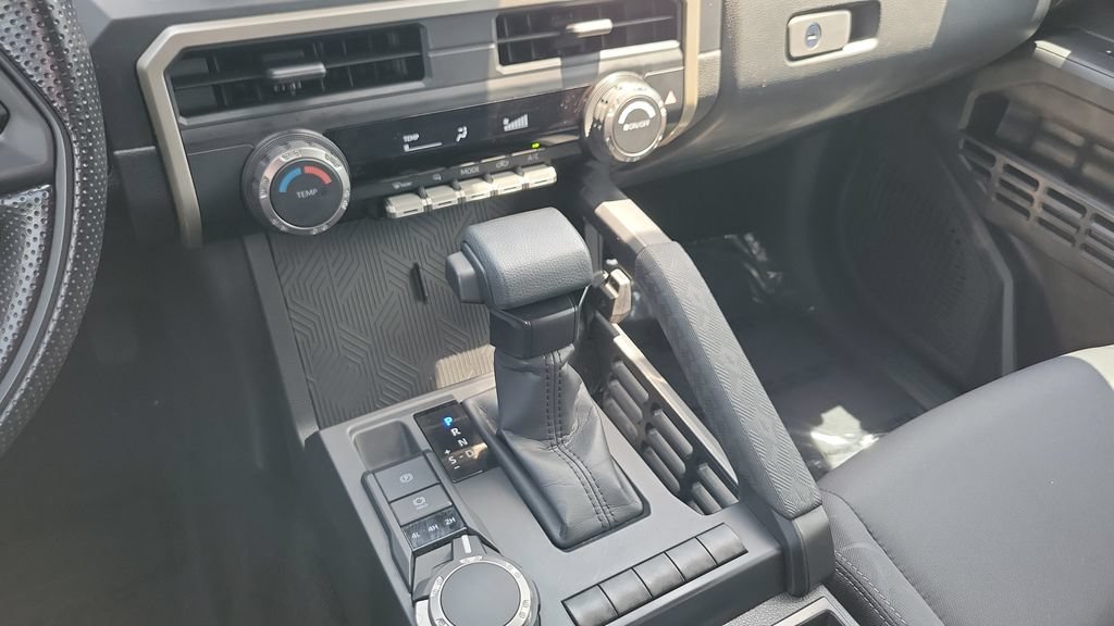 Certified 2024 Toyota Tacoma SR AWD/4WD image 15