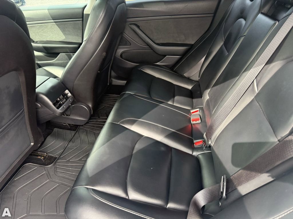 Used 2019 Tesla Model 3 Standard Range image 23