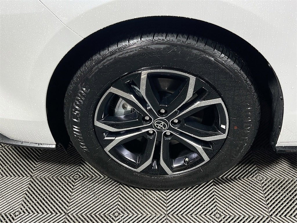 Certified 2025 Toyota Sienna Platinum image 28