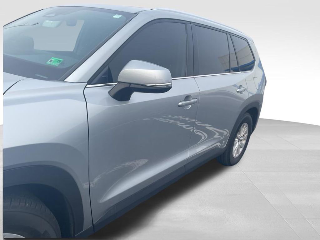 Used 2024 Toyota Grand Highlander XLE image 4