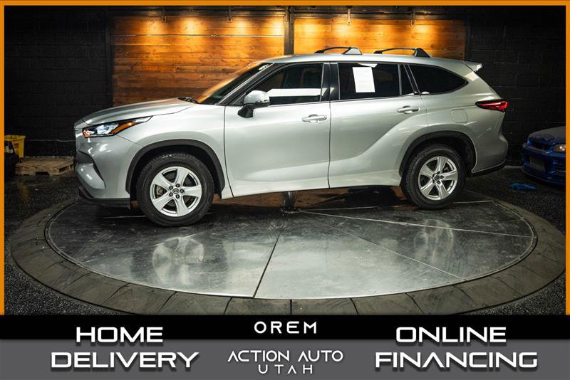 Used 2020 Toyota Highlander LE image 1