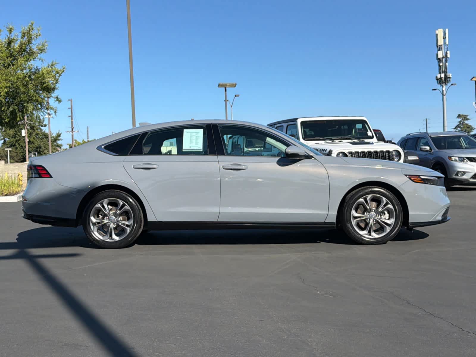 Used 2023 Honda Accord EX-L image 6