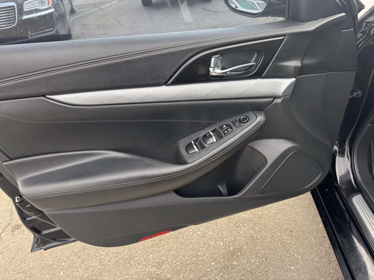 Used 2017 Nissan Maxima 3.5 SV FWD image 11