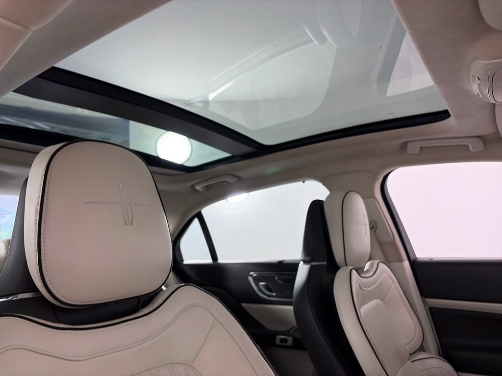 Used 2017 Lincoln Continental Black Label w/ Rear-seat Package AWD/4WD image 32