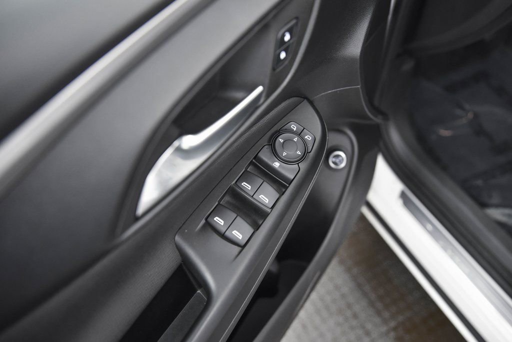 Used 2025 Buick Envista Avenir image 10