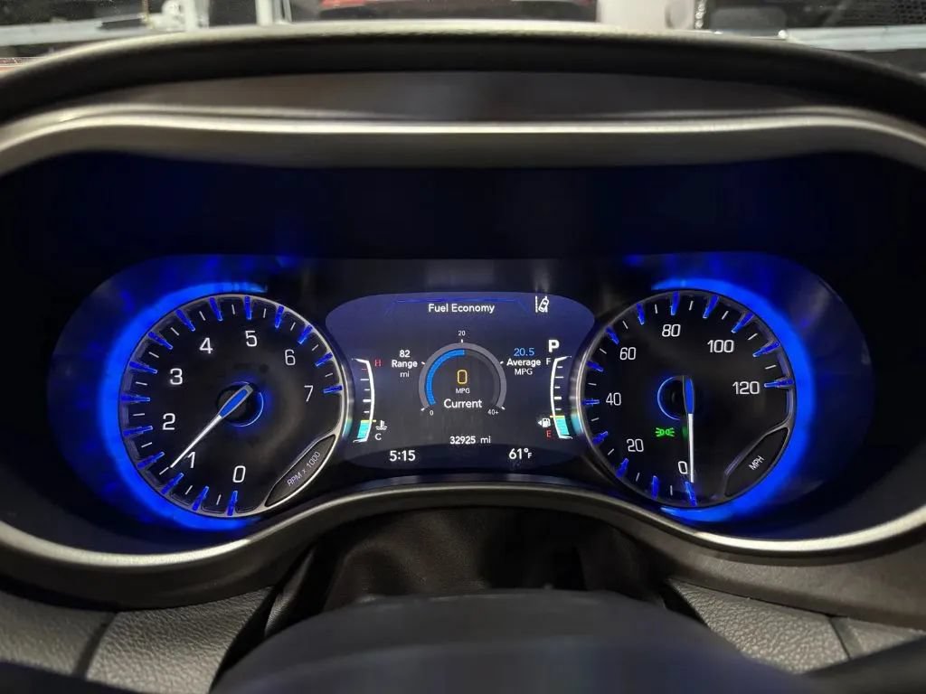 Used 2023 Chrysler Pacifica Touring-L FWD image 29