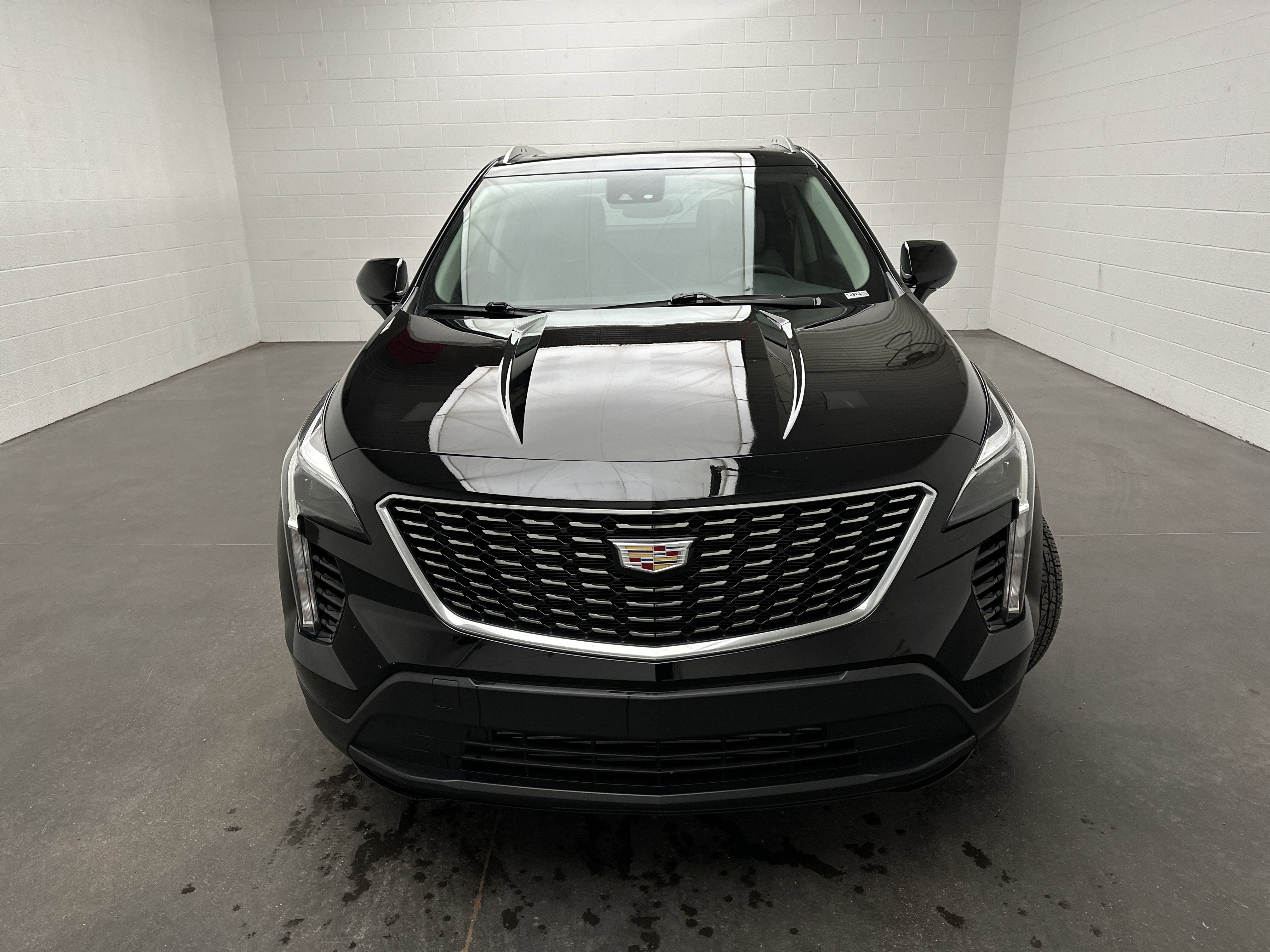 Used 2023 Cadillac XT4 Luxury w/ Cold Weather Package image 3