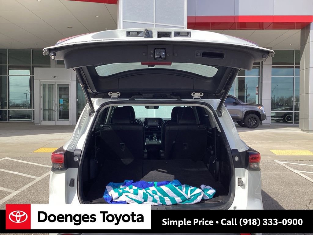 Used 2020 Toyota Highlander XLE image 15