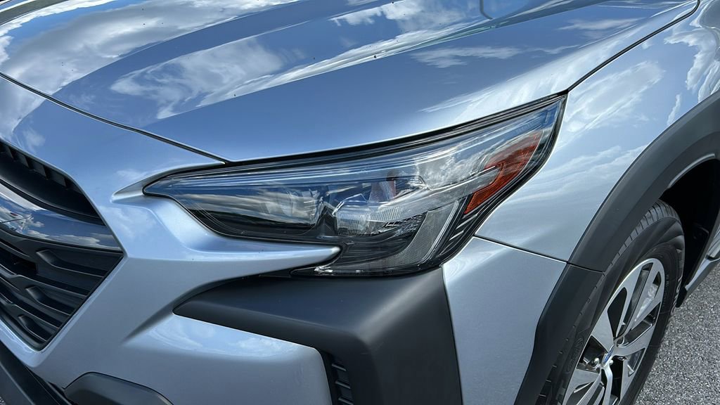 Used 2025 Subaru Outback Premium image 4