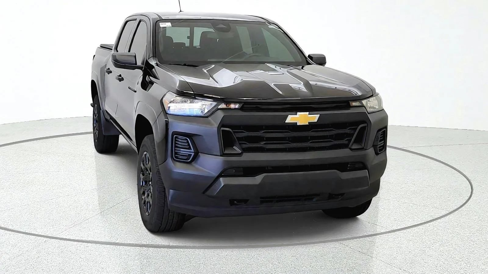 Used 2025 Chevrolet Colorado W/T w/ WT Custom Package AWD/4WD image 2