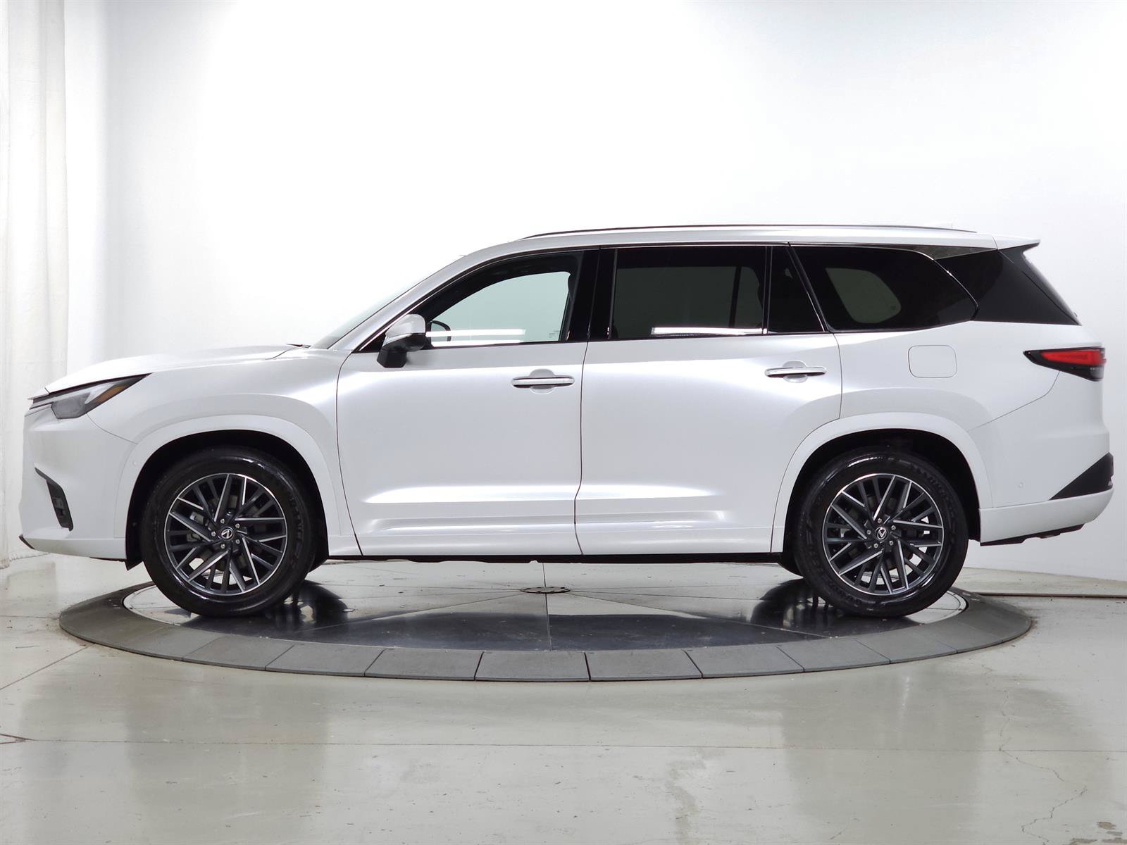 Used 2025 Lexus TX 350 AWD w/ Technology Package image 5