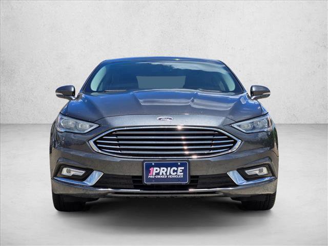 Used 2017 Ford Fusion SE w/ Fusion SE Technology Package FWD image 2
