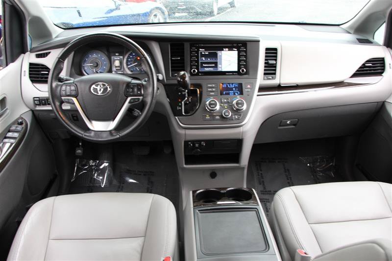 Used 2020 Toyota Sienna XLE w/ XLE Navigation Package AWD/4WD image 20