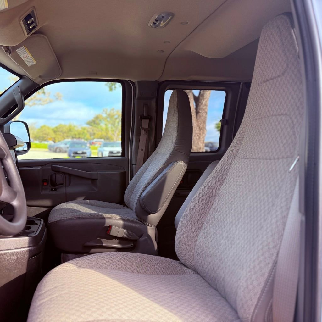 Used 2025 Chevrolet Express 3500 LT w/ LT Preferred Equipment Group image 21