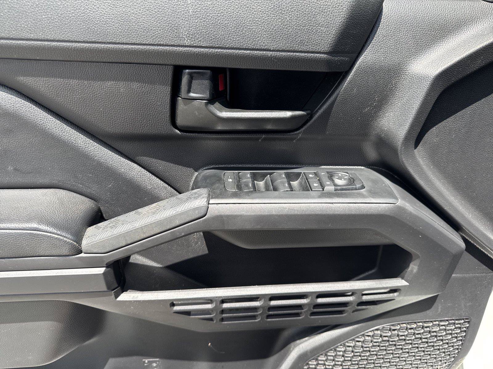 Used 2025 Toyota Tacoma SR AWD/4WD image 11