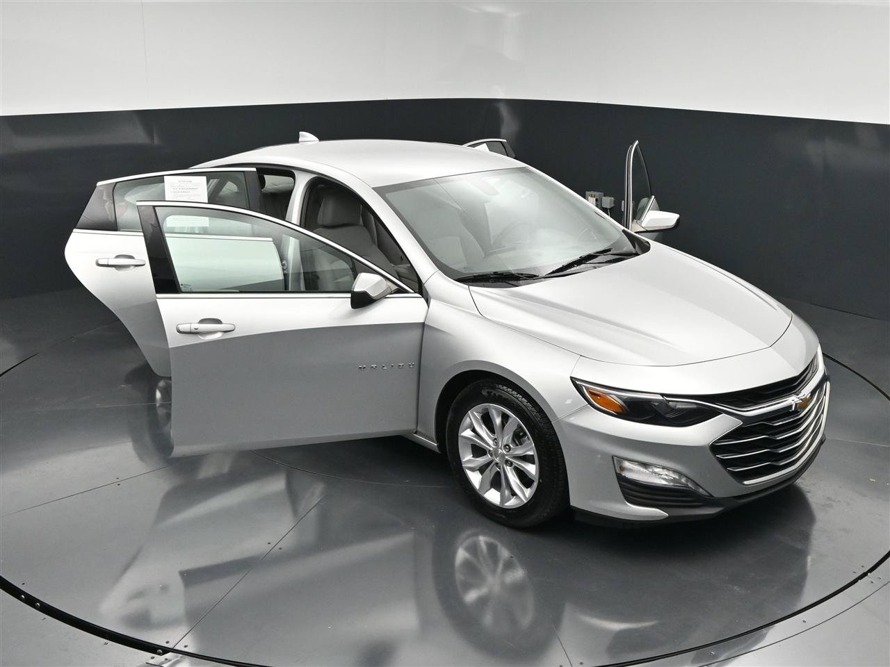 Used 2020 Chevrolet Malibu LT FWD image 27