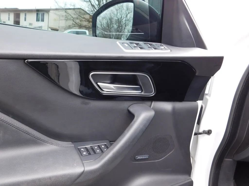 Used 2019 Jaguar F-PACE Premium image 14