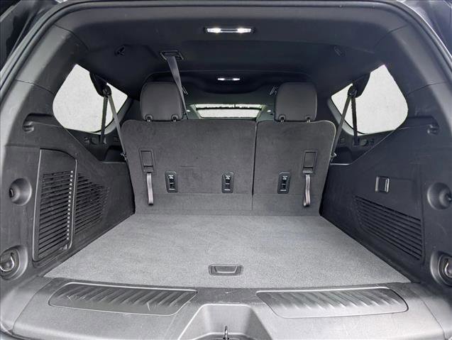 Used 2023 GMC Yukon XL SLT AWD/4WD image 7