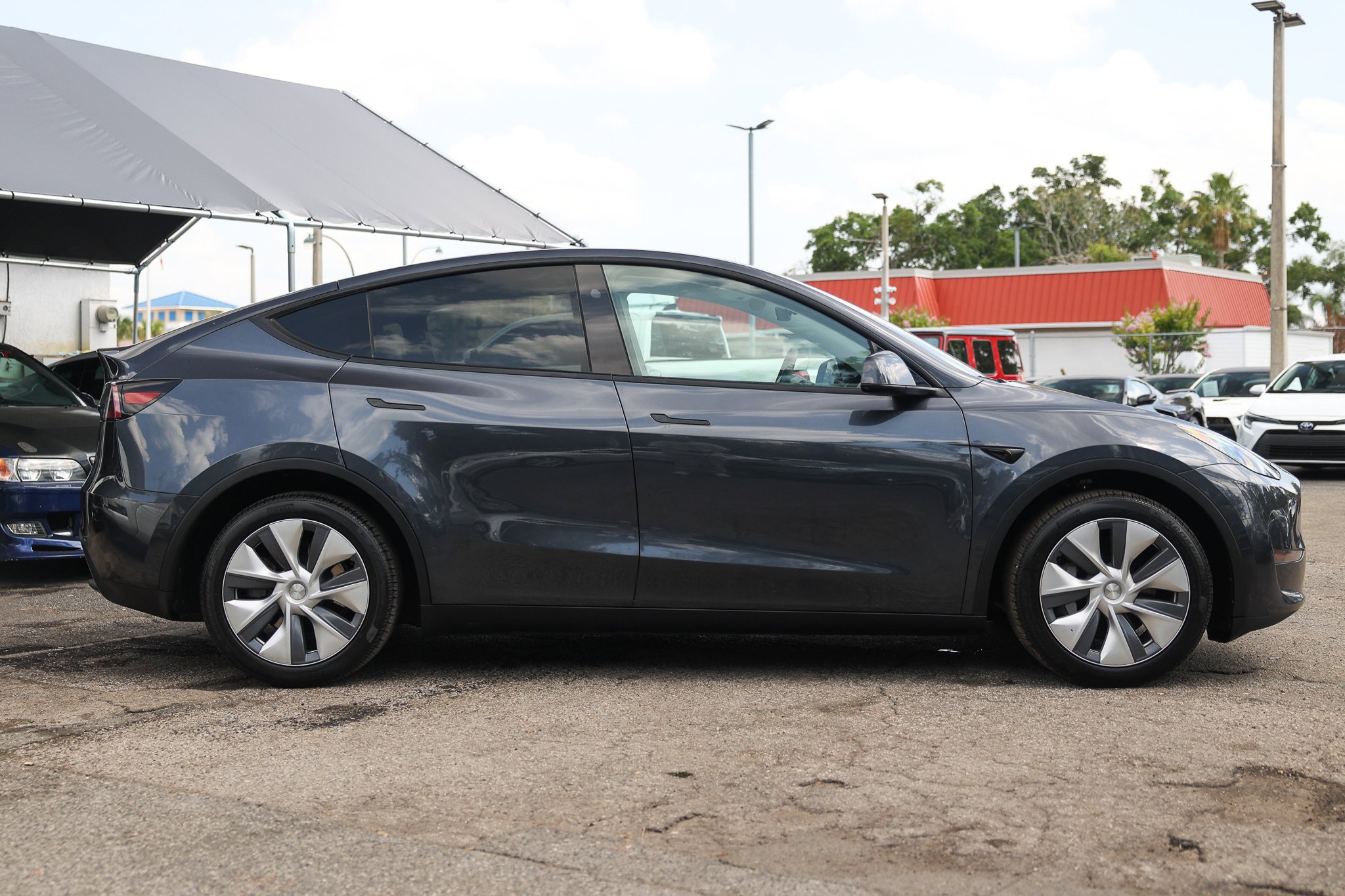 Used 2024 Tesla Model Y Long Range AWD/4WD image 17