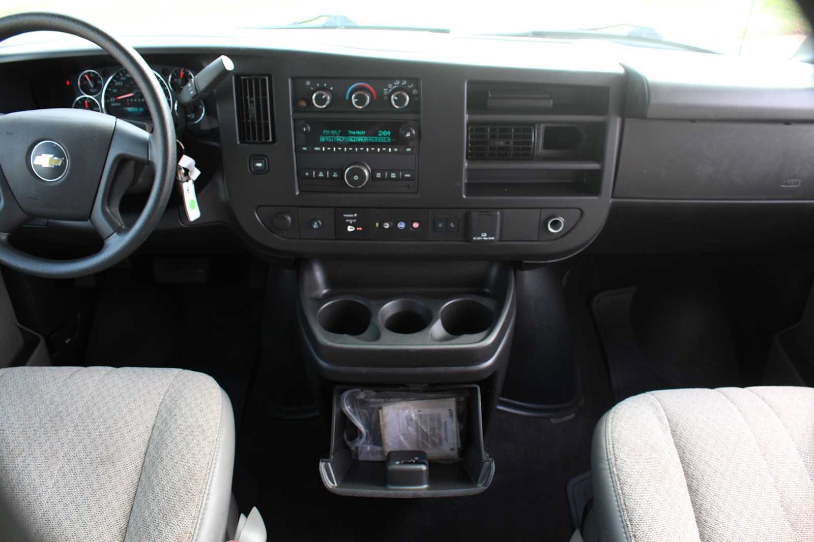 Used 2025 Chevrolet Express 3500 LT w/ LT Preferred Equipment Group RWD image 24