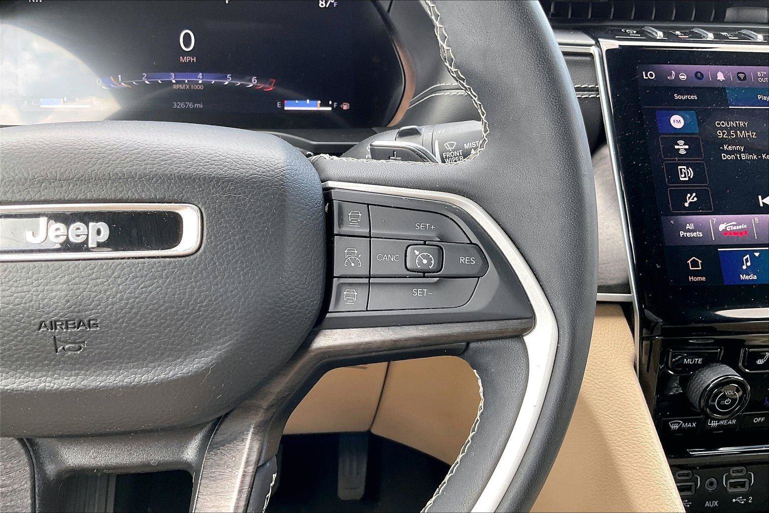 Used 2023 Jeep Grand Cherokee L Limited AWD/4WD image 19