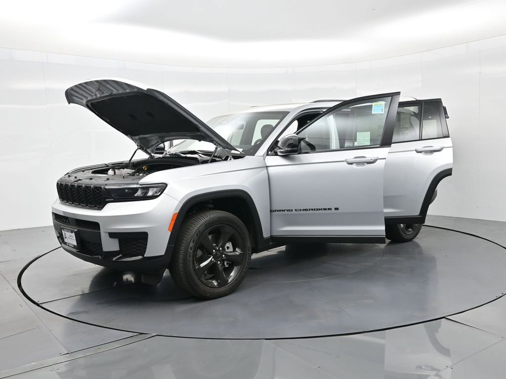 New 2025 Jeep Grand Cherokee L Altitude image 28