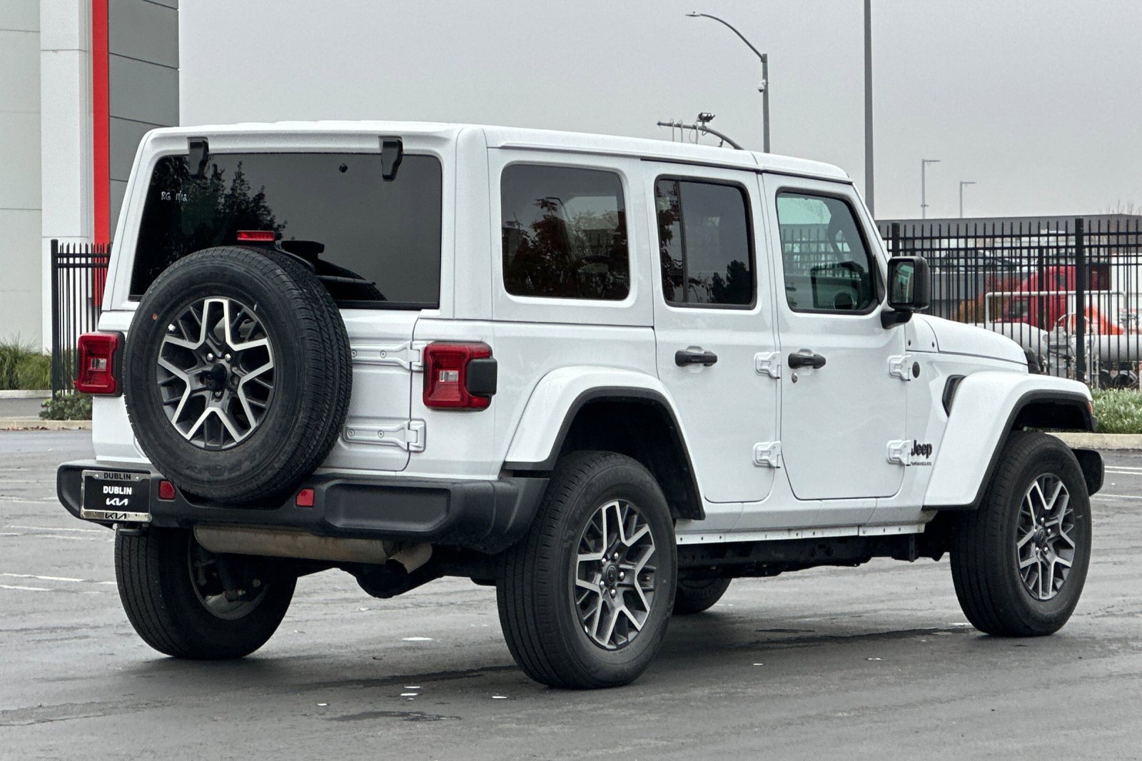 Used 2025 Jeep Wrangler Sahara image 4