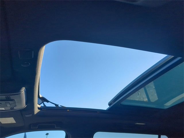 Used 2022 Chevrolet Suburban High Country image 19