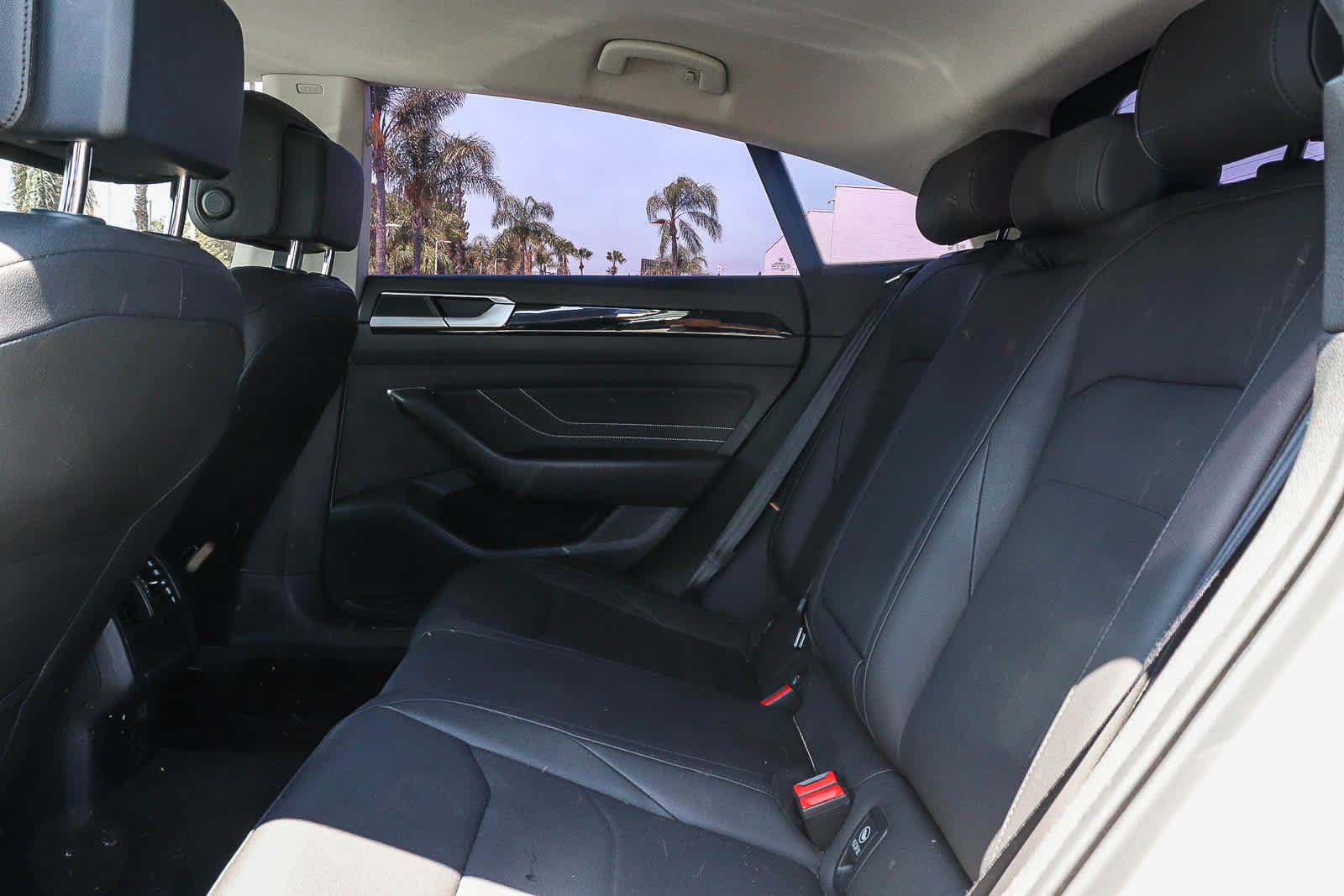 Used 2021 Volkswagen Arteon SE FWD image 17