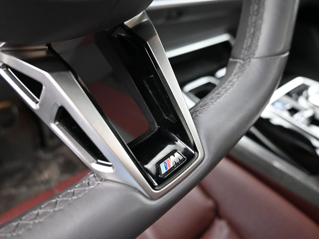Used 2023 BMW 760i xDrive image 46