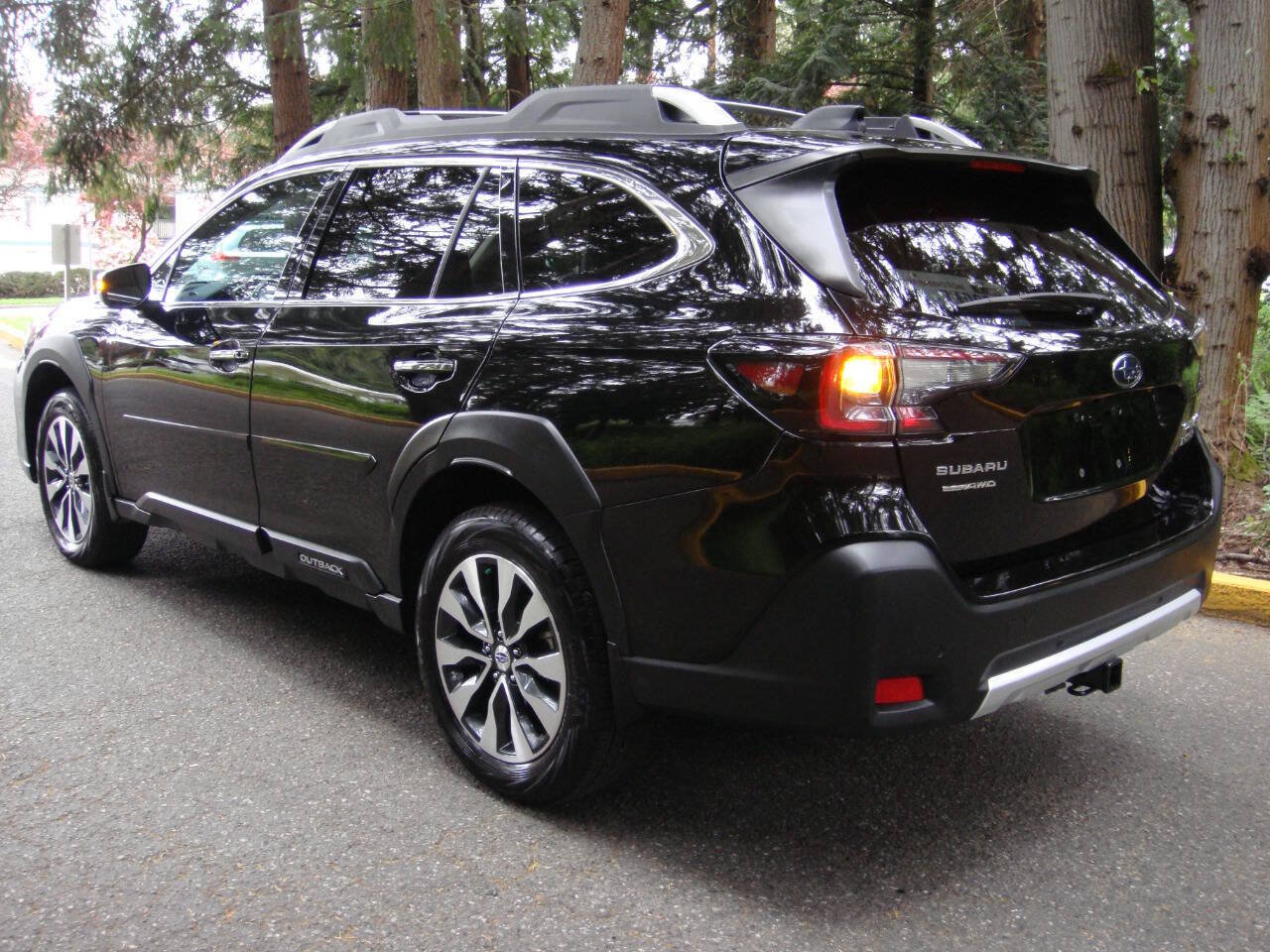 Used 2023 Subaru Outback Touring XT AWD/4WD image 6