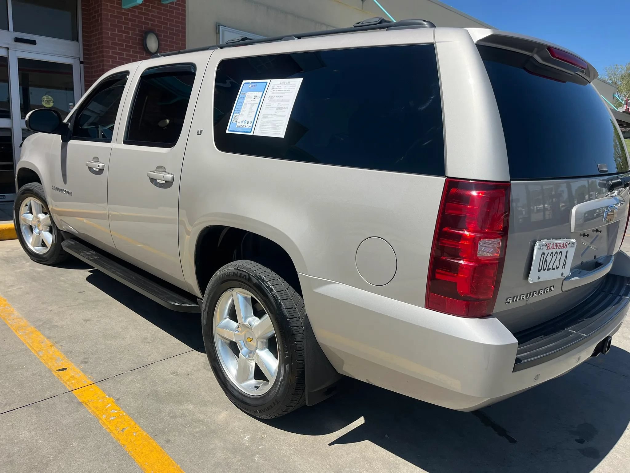 Used 2009 Chevrolet Suburban LT AWD/4WD image 7